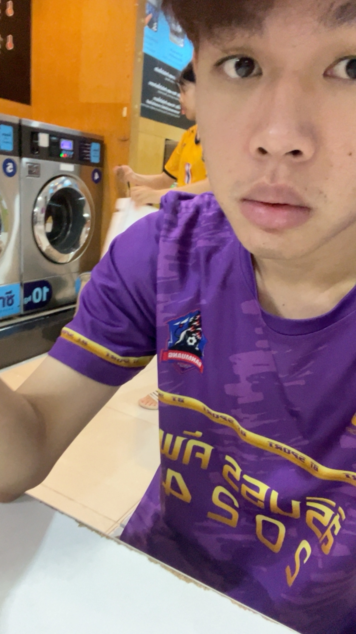 พันธวัชร (วา)