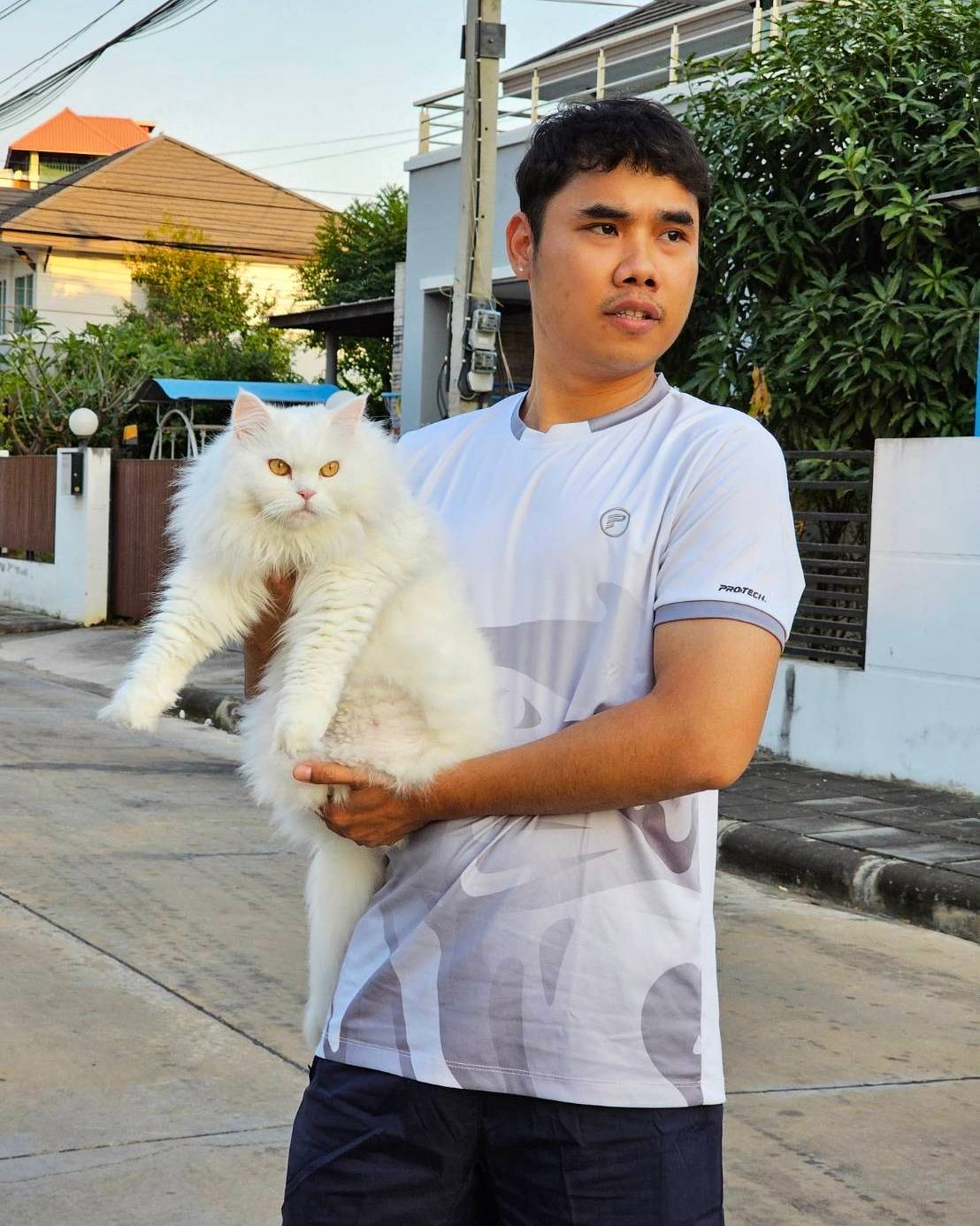 ศักรินทร์ พนมยงค์ (กี้)