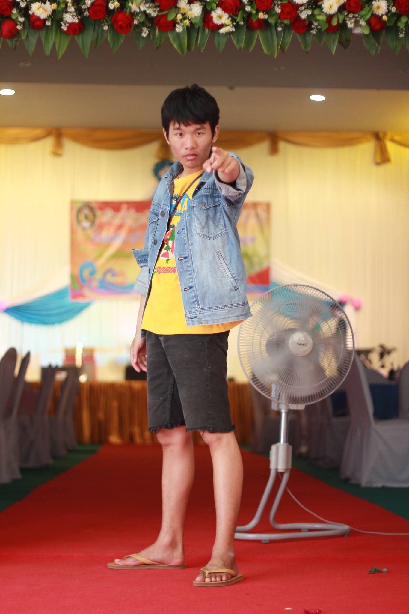 ชฎิล แฝงยงค์ (เบนซ์)